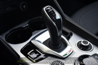 Alfa Romeo Giulia 2.0T 16V 206kW VELOCE AT8 2024