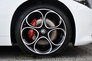 Alfa Romeo Giulia 2.0T 16V 206kW VELOCE AT8 2024