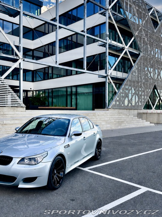 BMW M5  2005