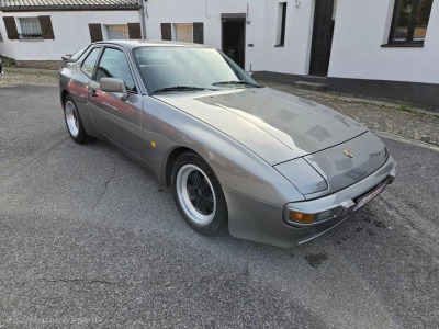 Porsche 944