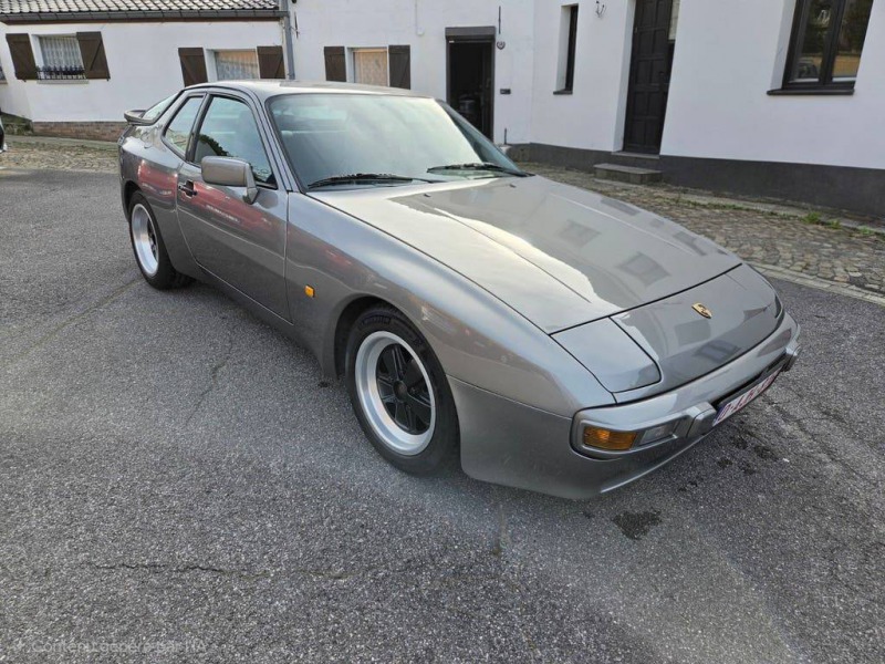 Porsche 944 
