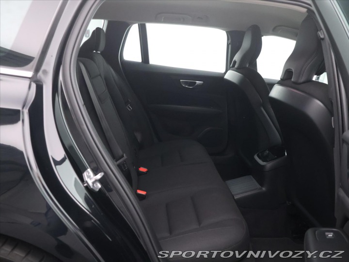 Volvo V60 2,0 T6 186kW 4x4 Momentum 2021