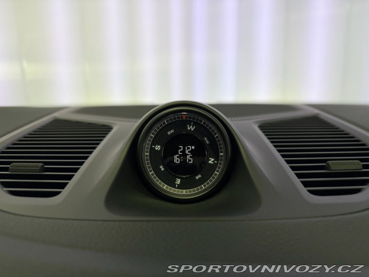 Porsche Cayenne e-HYBRID SPORT CHRONO, AI 2025