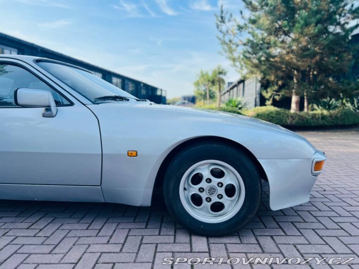 Porsche 944 1982