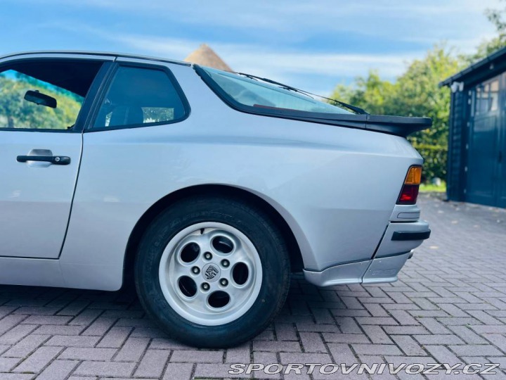 Porsche 944 1982