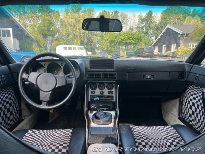 Porsche 944 1982