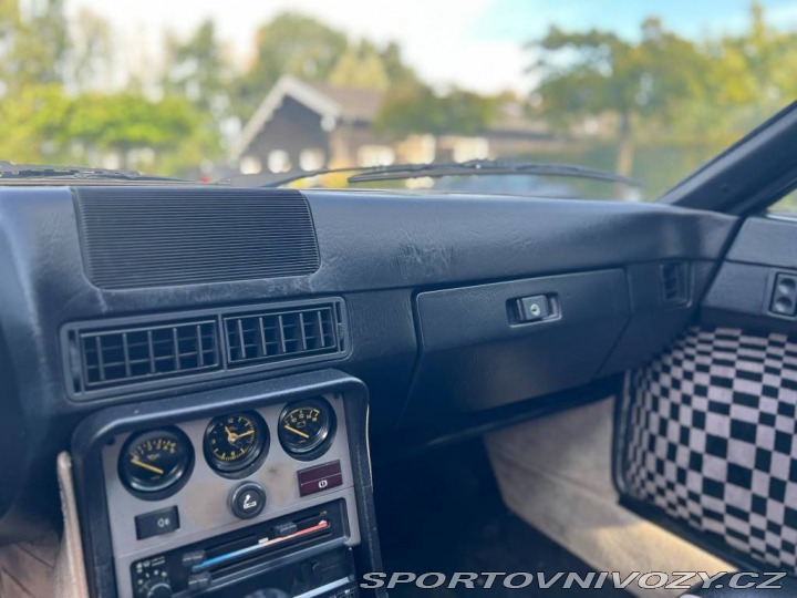 Porsche 944 1982