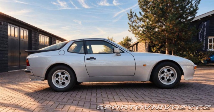 Porsche 944 1982