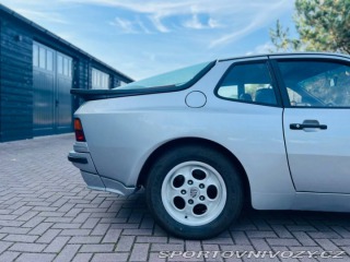 Porsche 944  1982