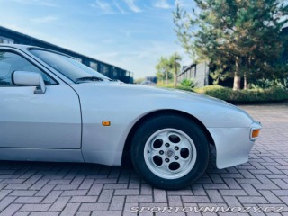 Porsche 944  1982