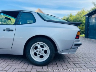 Porsche 944  1982