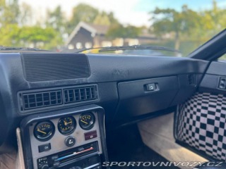 Porsche 944  1982