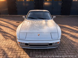 Porsche 944  1982