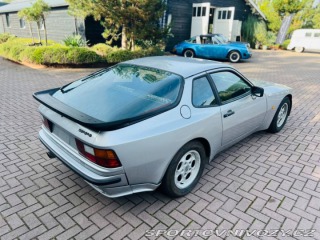 Porsche 944  1982