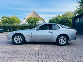 Porsche 944  1982