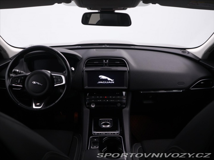 Jaguar F-Pace 3,0 221kW 30d 4x4 Aut. CZ 2016