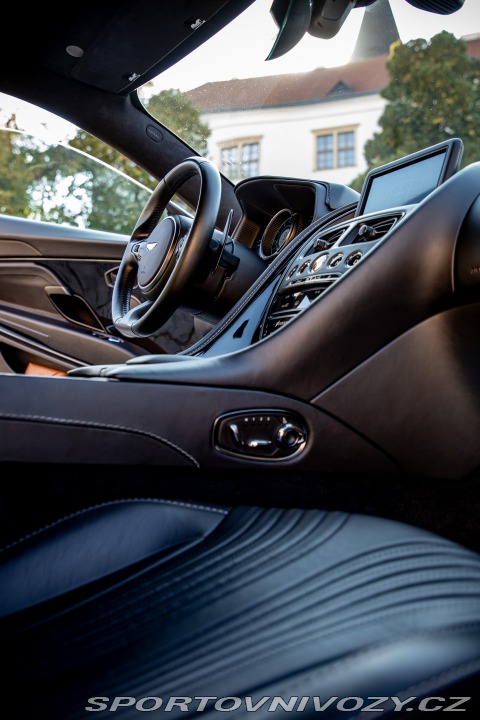 Aston Martin DB11 2019