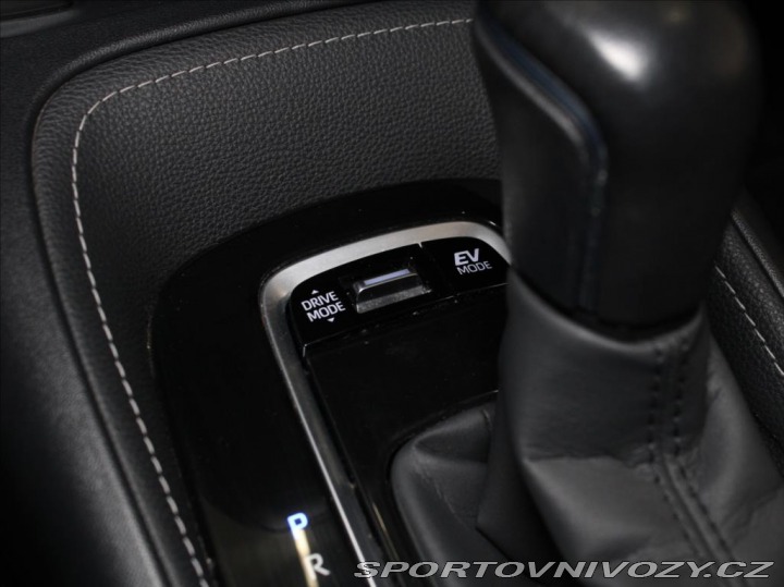 Toyota Corolla 2,0 HEV 135kW TREK 64tkm. 2021