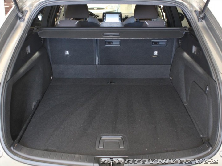 Toyota Corolla 2,0 HEV 135kW TREK 64tkm. 2021