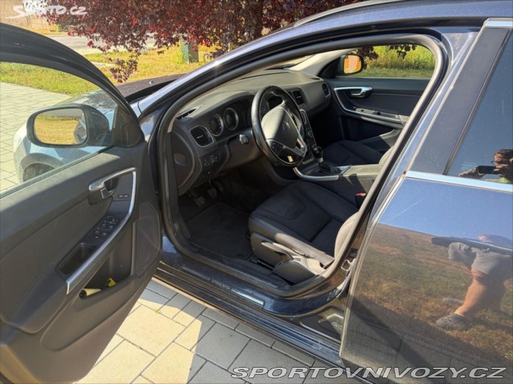 Volvo V60 2,0 D3 120kW (5-válec) 2010