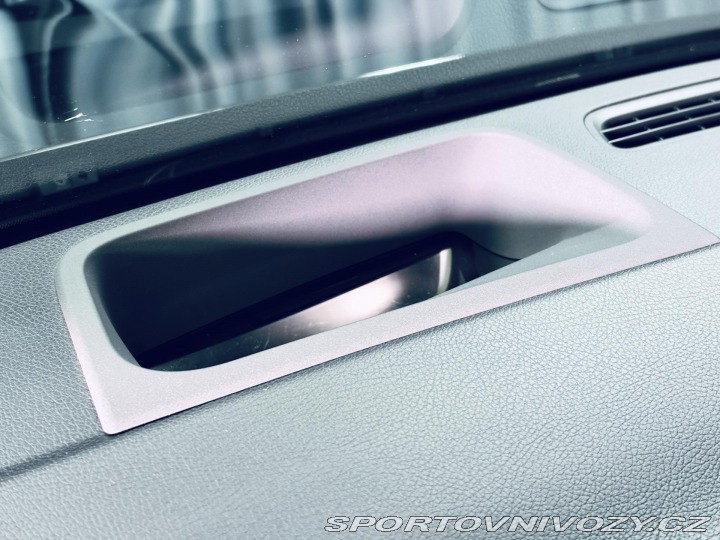 Mercedes-Benz Ostatní modely GLB 220d 4M AMG PANO HUD TAŽN 2020