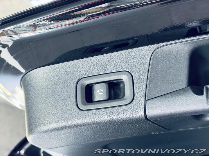 Mercedes-Benz Ostatní modely GLB 220d 4M AMG PANO HUD TAŽN 2020