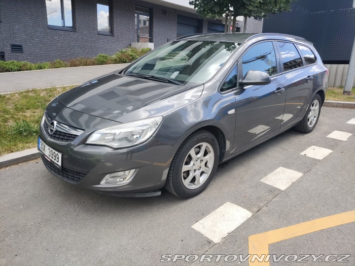 Opel Astra Sports Tourer 2012
