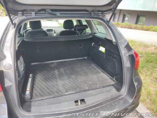 Opel Astra Sports Tourer 2012