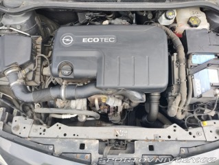 Opel Astra Sports Tourer 2012