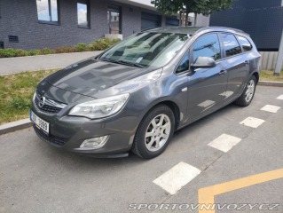 Opel Astra Sports Tourer 2012