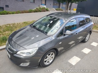 Opel Astra Sports Tourer 2012