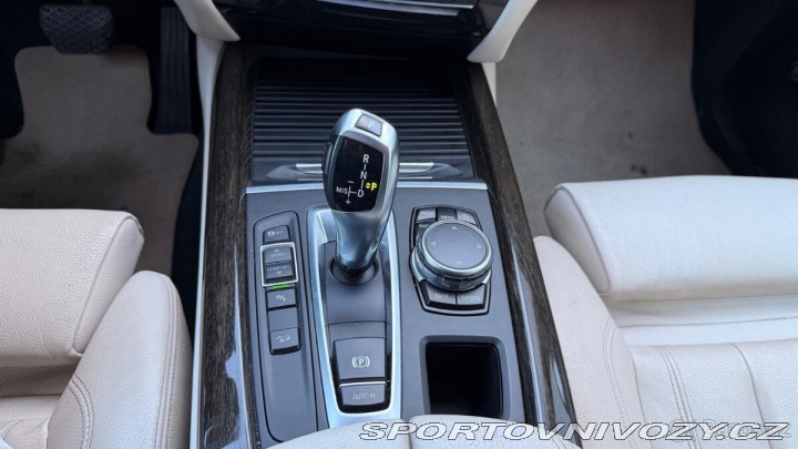 BMW X5 3,0   30d, 190kW, bílá ků 1800