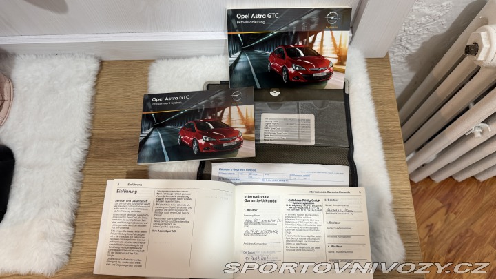 Opel Astra GTC 2012
