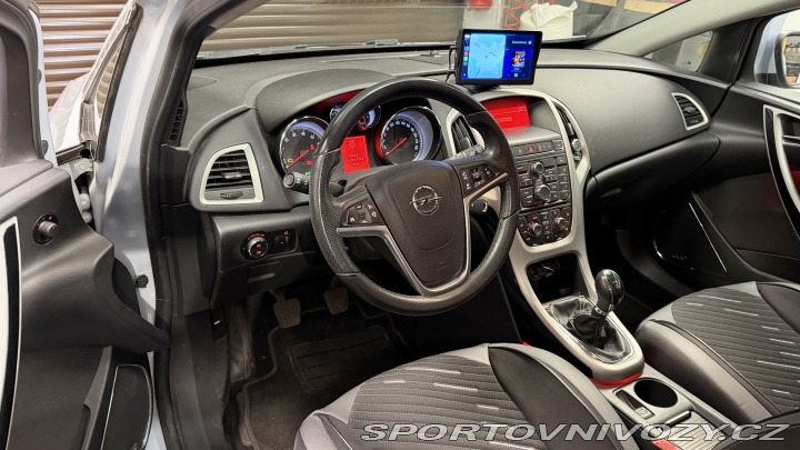 Opel Astra GTC 2012
