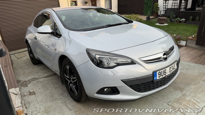 Opel Astra GTC 2012