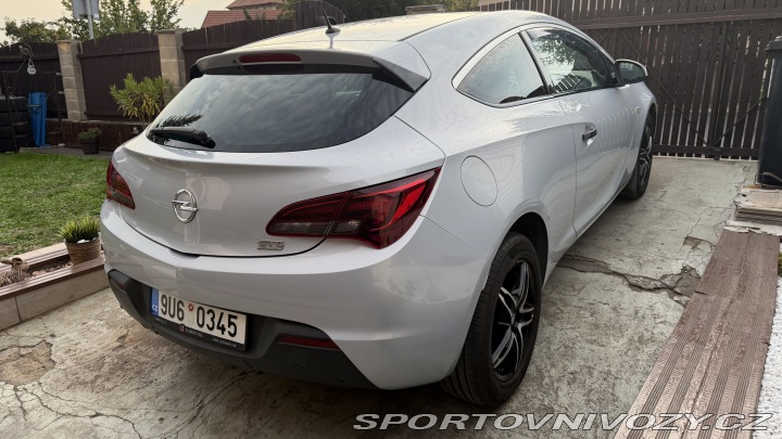 Opel Astra GTC 2012