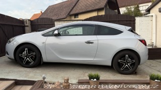 Opel Astra GTC 2012