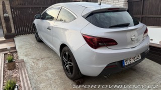 Opel Astra GTC 2012