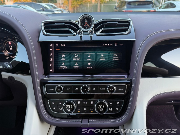 Bentley Bentayga Extended Wheelbase Azure 2024