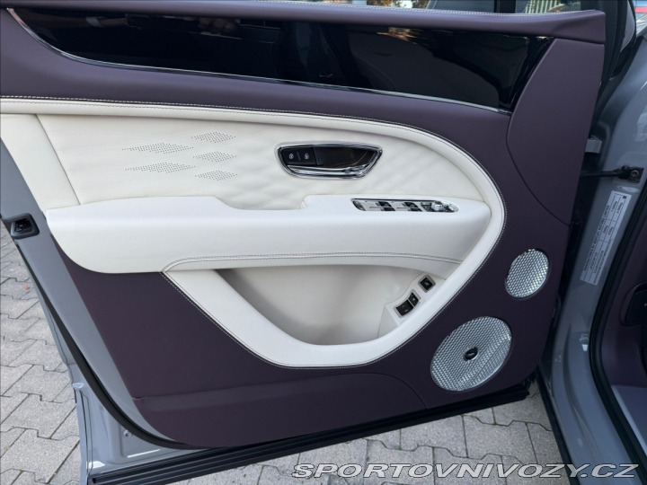 Bentley Bentayga Extended Wheelbase Azure 2024