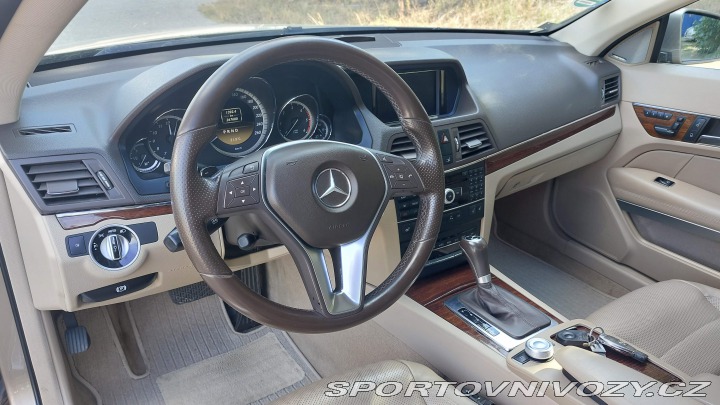 Mercedes-Benz E Coupé 2011