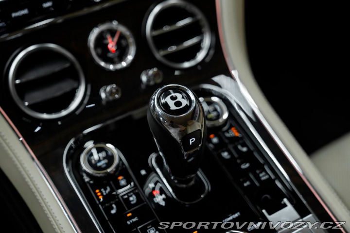 Bentley Continental GT Touring, City, Nočné v 2020