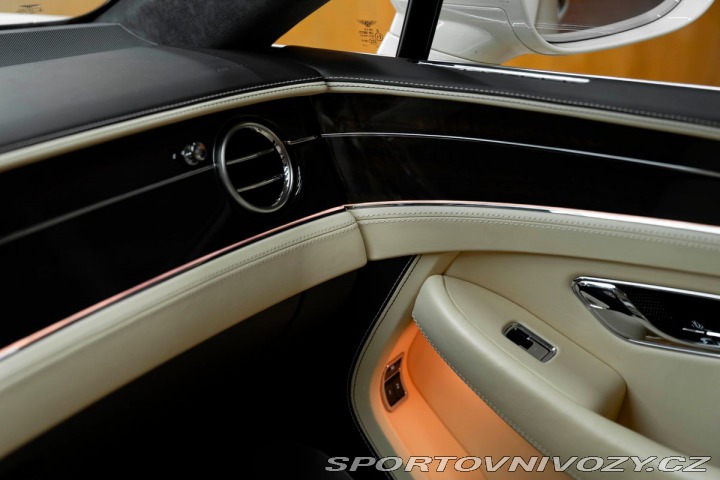 Bentley Continental GT Touring, City, Nočné v 2020