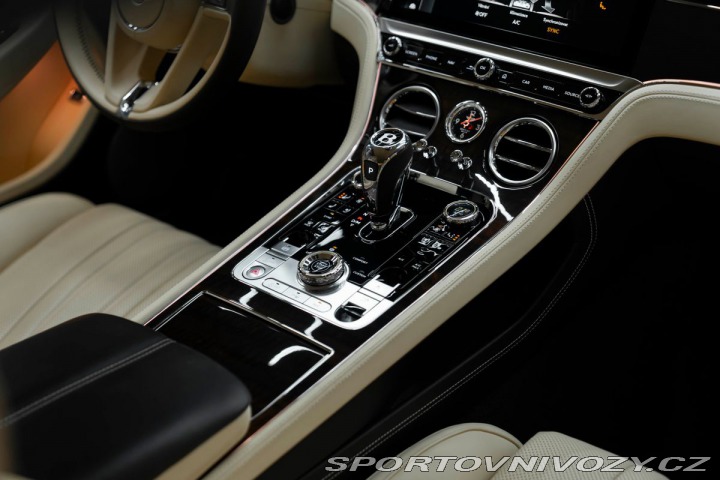 Bentley Continental GT Touring, City, Nočné v 2020
