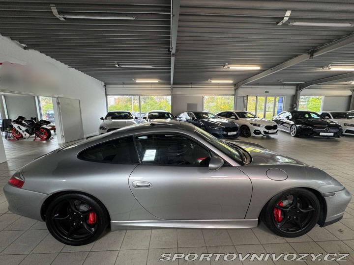 Porsche 911 Carrera 4 2004