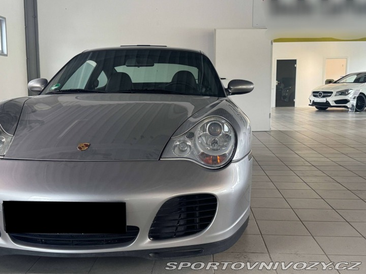 Porsche 911 Carrera 4 2004