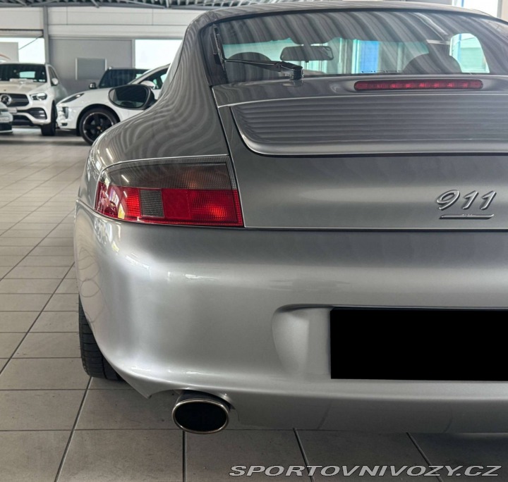 Porsche 911 Carrera 4 2004
