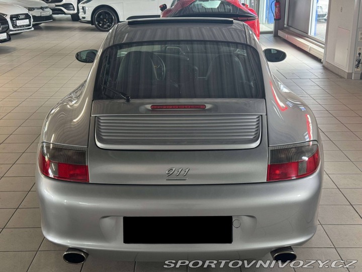 Porsche 911 Carrera 4 2004