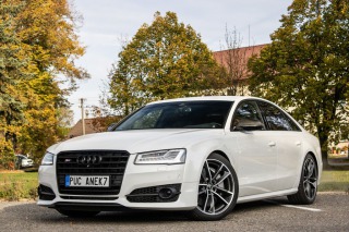 Audi S8 