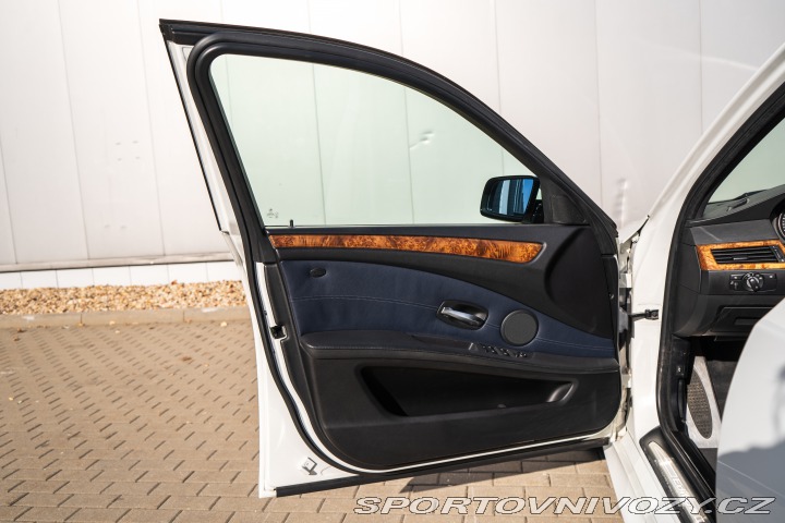 BMW 5 540i V8, SERVISKA, TOP 2008